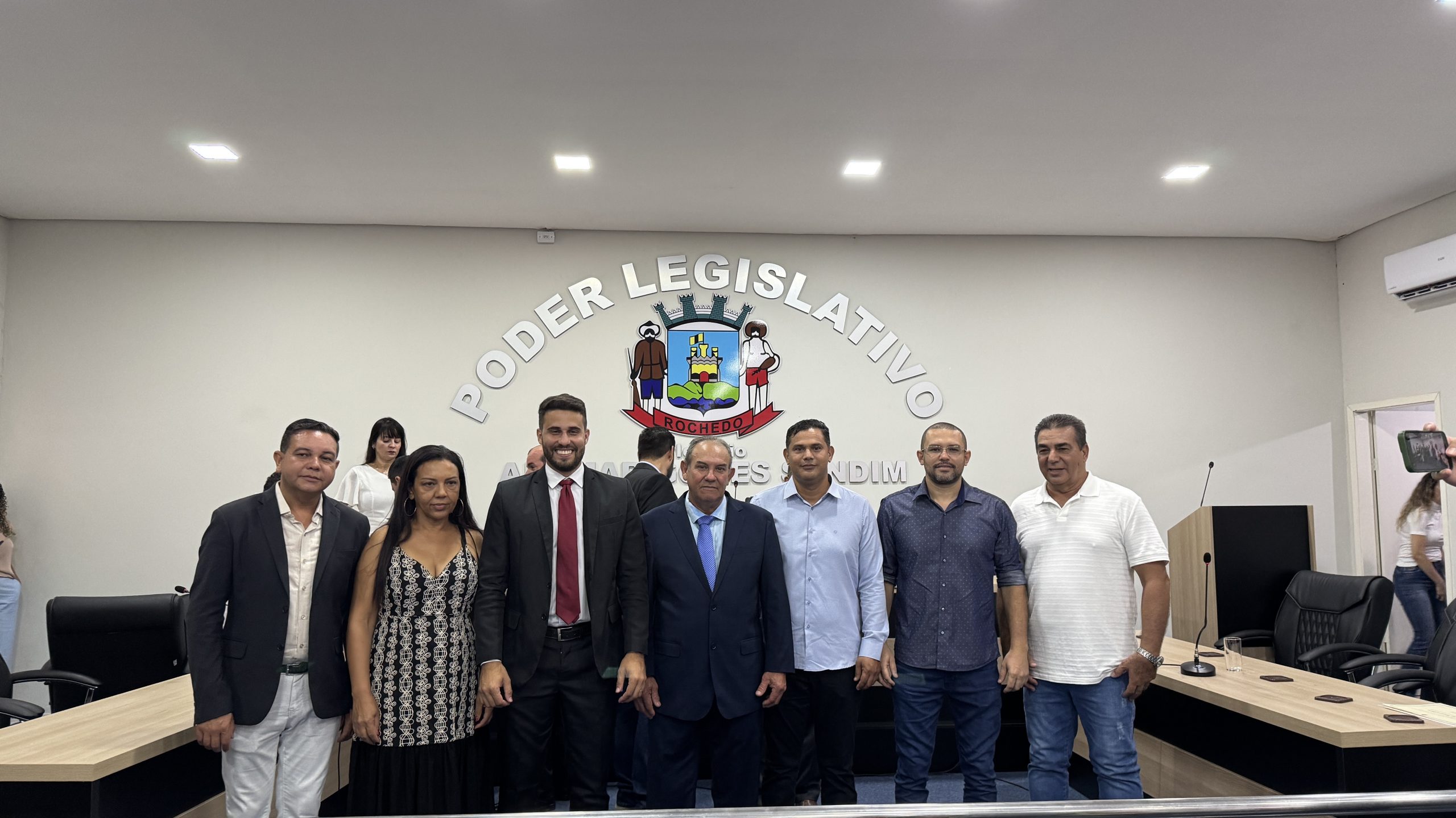 Durante solenidade de posse, prefeito Arino anuncia secretariado.