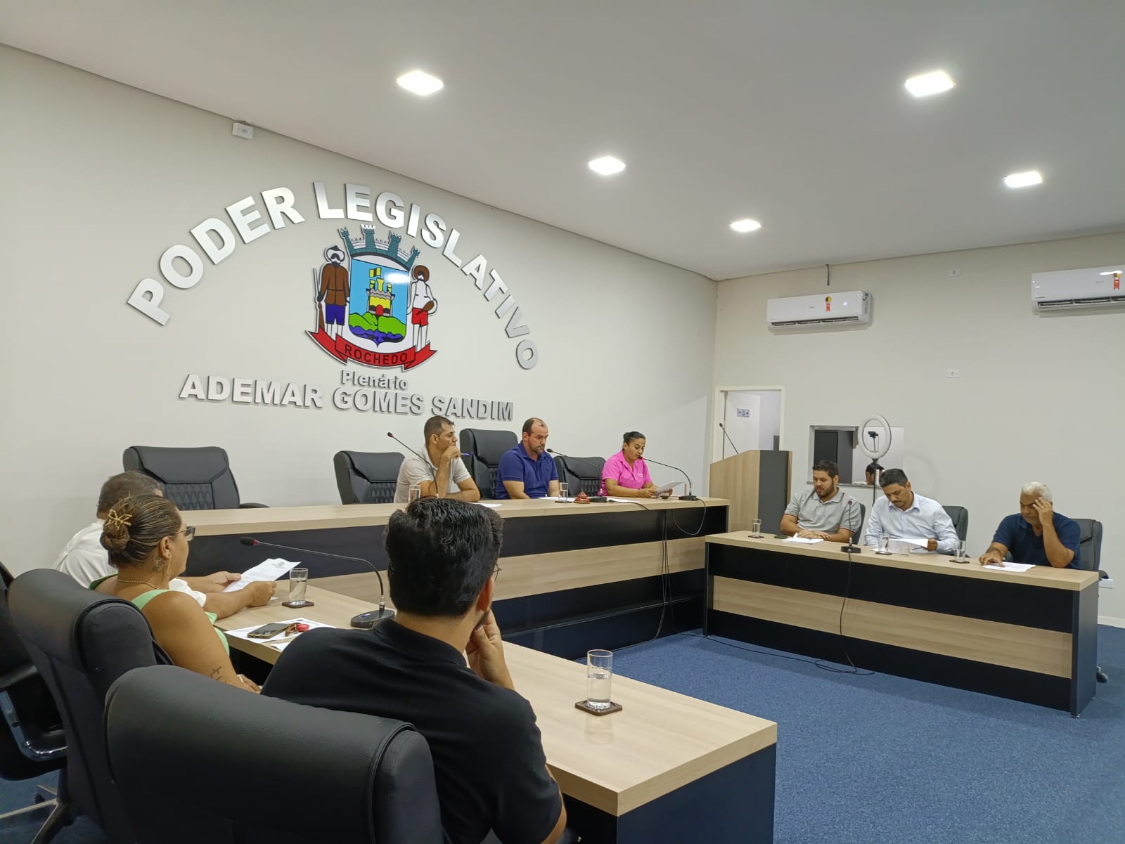 Vereadores se reúnem em Sessão Extraordinária para votar projeto de lei.