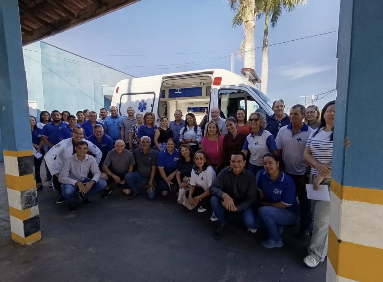 Vereadores comemoram conquista de nova ambulância para Rochedo.